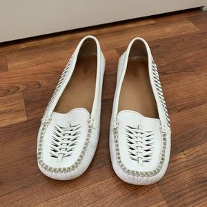 UGG WOMEN’S FLAT WHITE SIZE 7